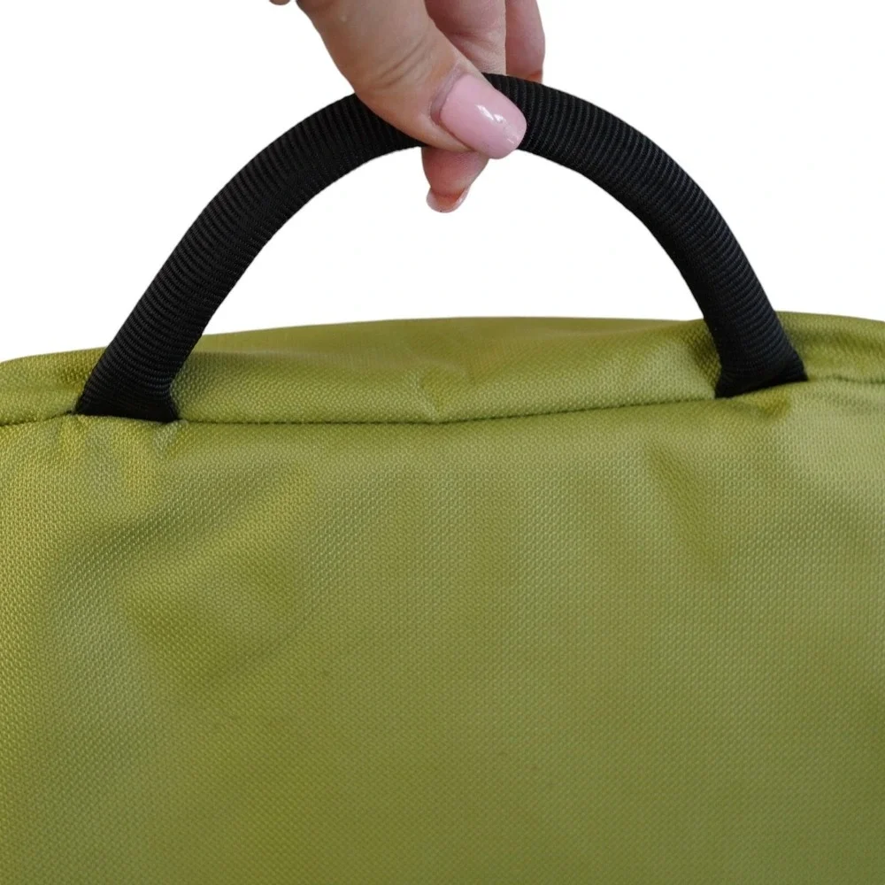 NWOT Sherpani Crossbody Yoga‎ Bag Daisies Green & Black Messenger Bag